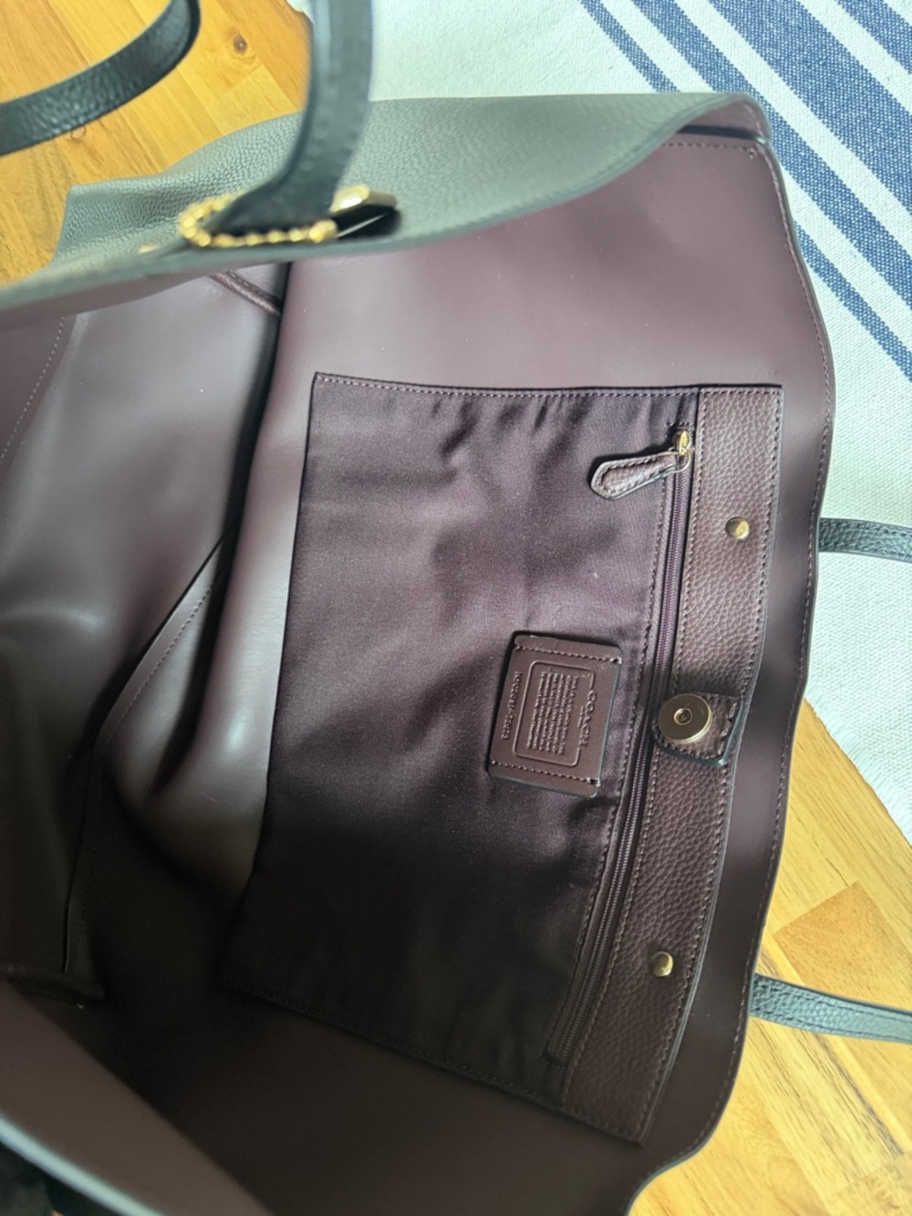 Coach Black Pebbled Leather Tote with Gold Logo - Picture 4 of 10